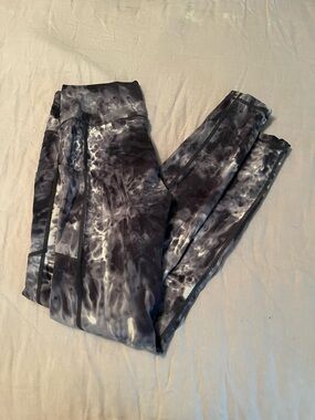 ZYIA Black & Gray Tie-Dye Leggings